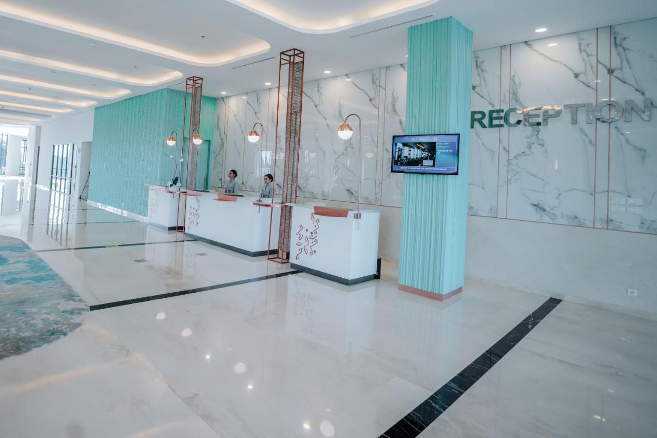 Luwansa Hotel And Convention Center Manado Exterior foto
