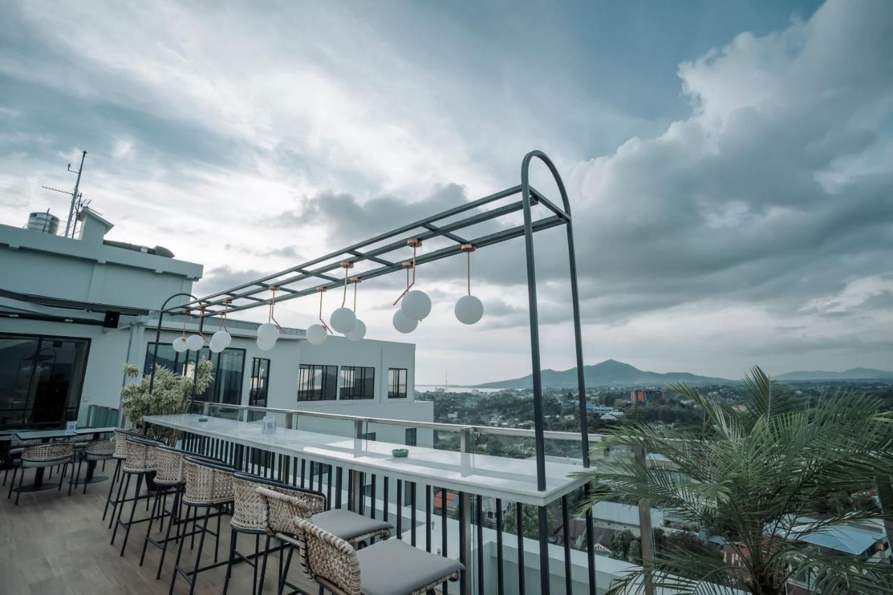 Luwansa Hotel And Convention Center Manado Exterior foto