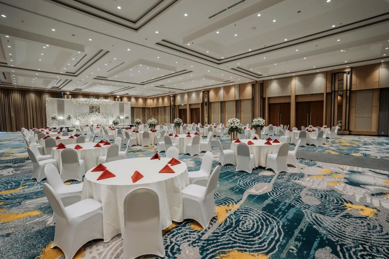 Luwansa Hotel And Convention Center Manado Exterior foto