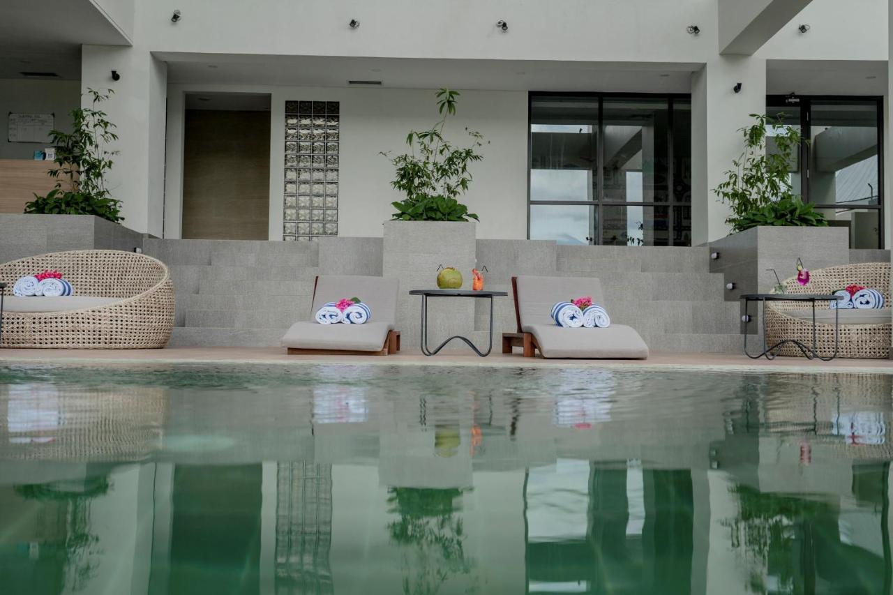 Luwansa Hotel And Convention Center Manado Exterior foto