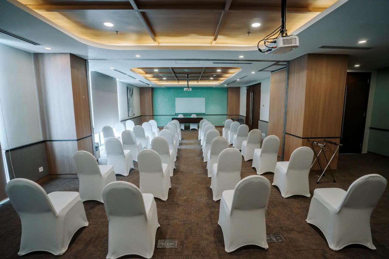Luwansa Hotel And Convention Center Manado Exterior foto