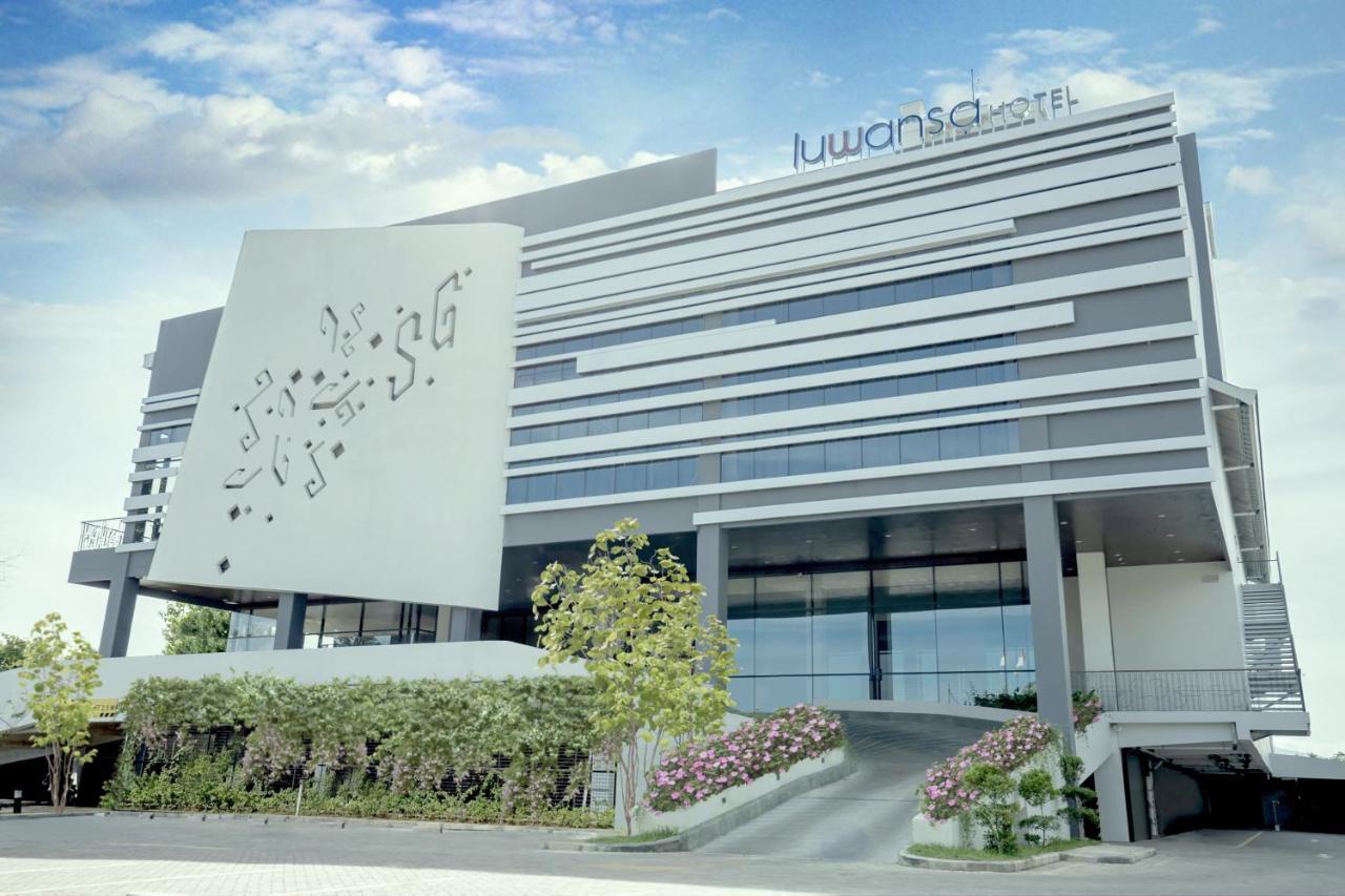 Luwansa Hotel And Convention Center Manado Exterior foto