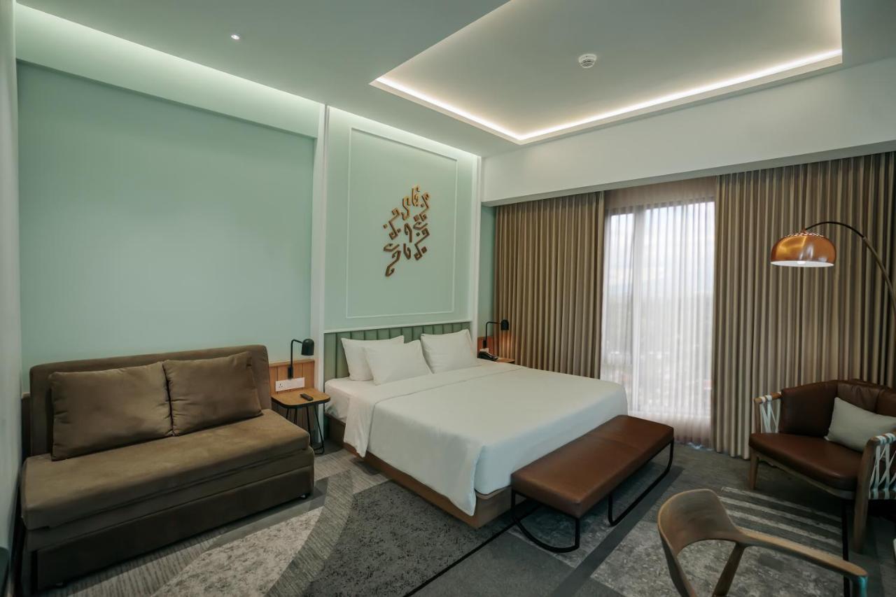 Luwansa Hotel And Convention Center Manado Exterior foto