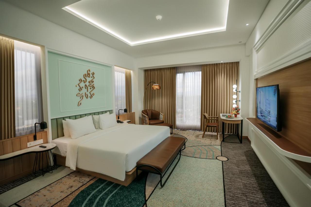 Luwansa Hotel And Convention Center Manado Exterior foto