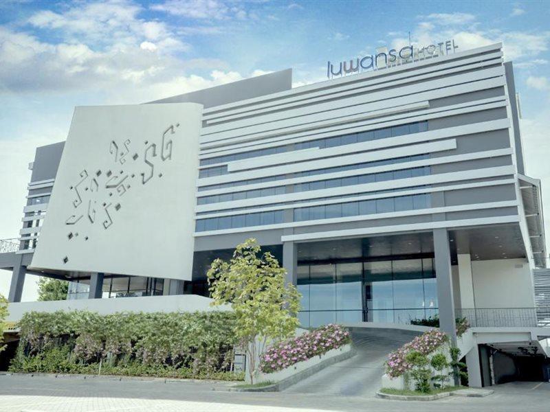 Luwansa Hotel And Convention Center Manado Exterior foto
